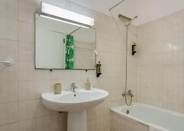 公寓 Ocean Breeze 1 Bdr Flat In By Lovelystay 波尔蒂芒