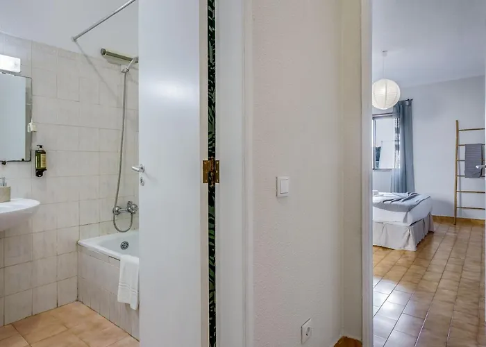 Ocean Breeze 1 Bdr Flat In By Lovelystay