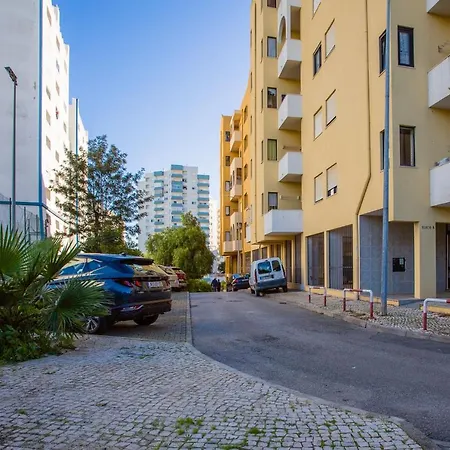 Ocean Breeze 1 Bdr Flat In By Lovelystay